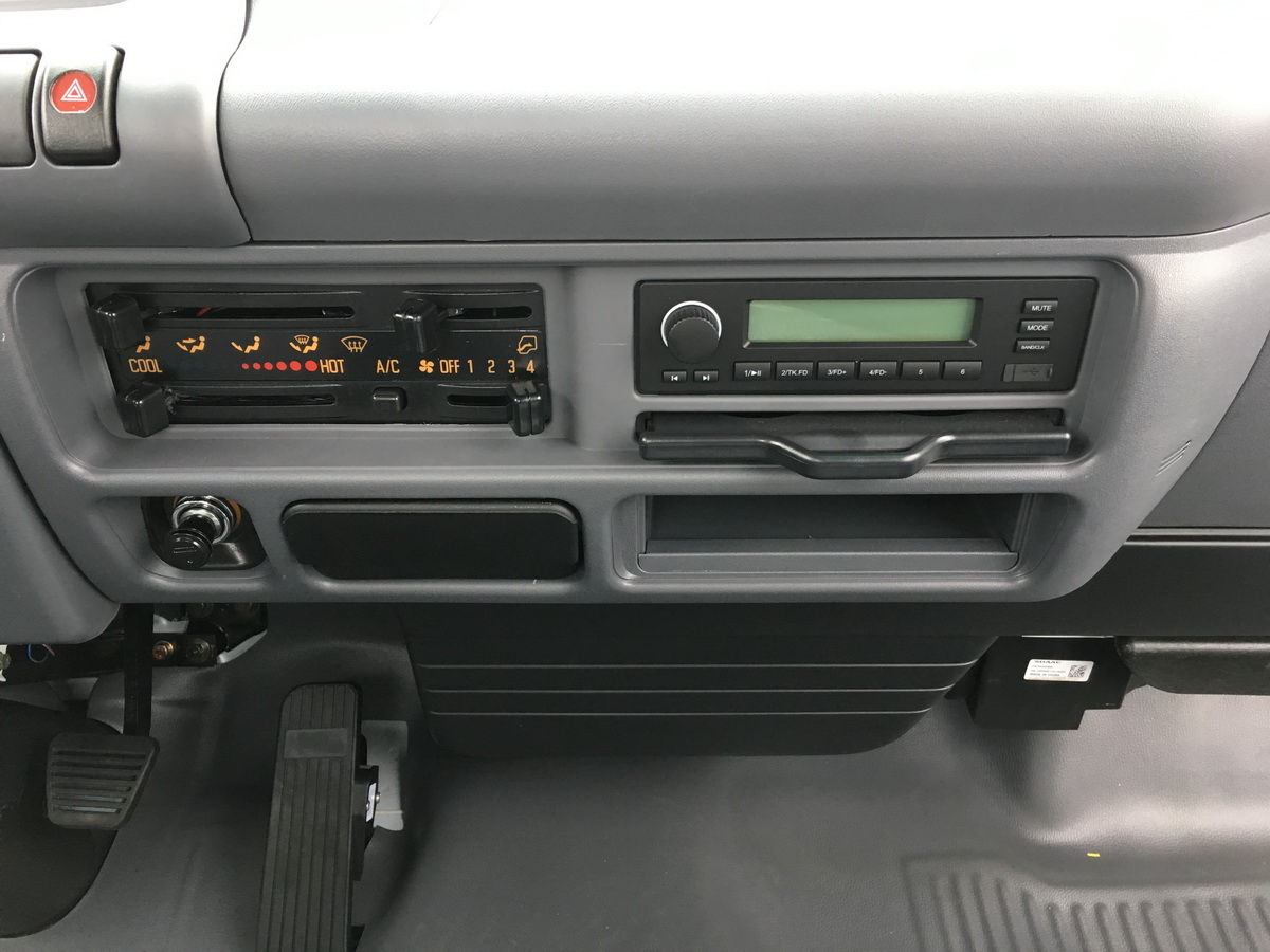 ISUZU NKR 100P CABIN CHASSIS TRUCK