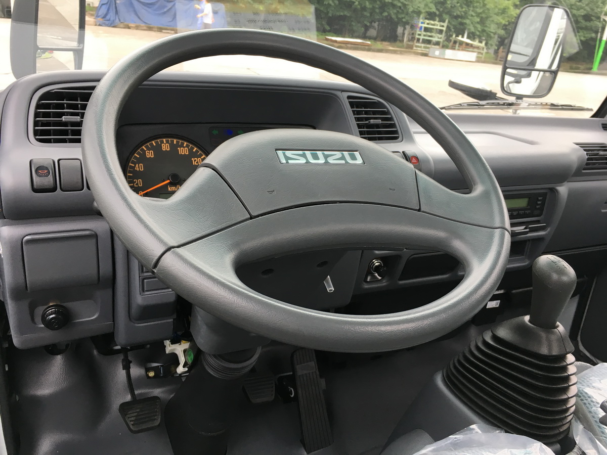 ISUZU NKR 100P CABIN CHASSIS TRUCK