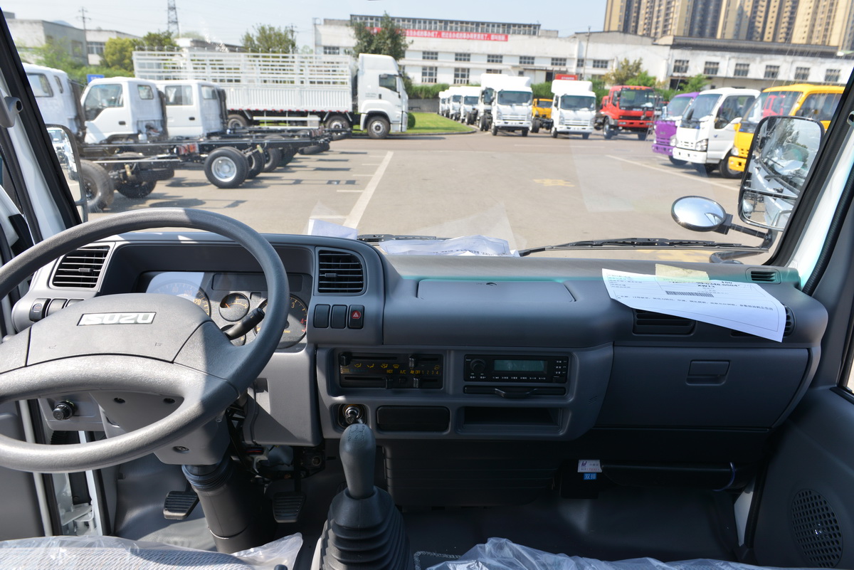 ISUZU NKR ELF 600P CABIN CHASSIS TRUCK