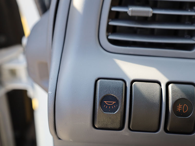 ISUZU NKR55 Cab-Chassis