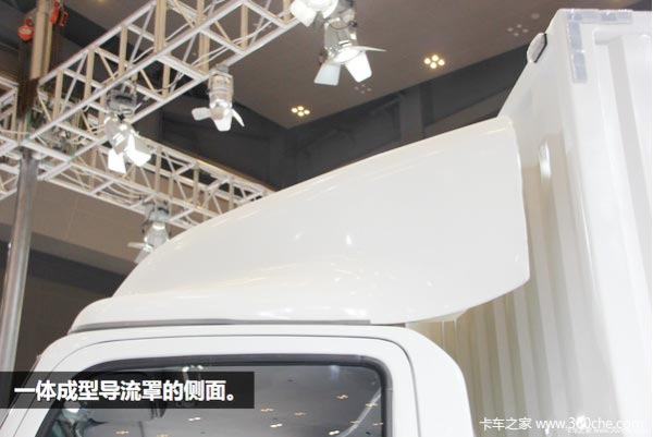 Qingling 700 Cargo Van Truck With 35 Cubic Volume