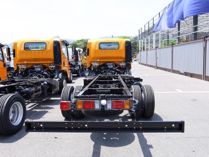 Isuzu 700P Chassis: A Robust Base for Innovations in Commercial Vehicles
