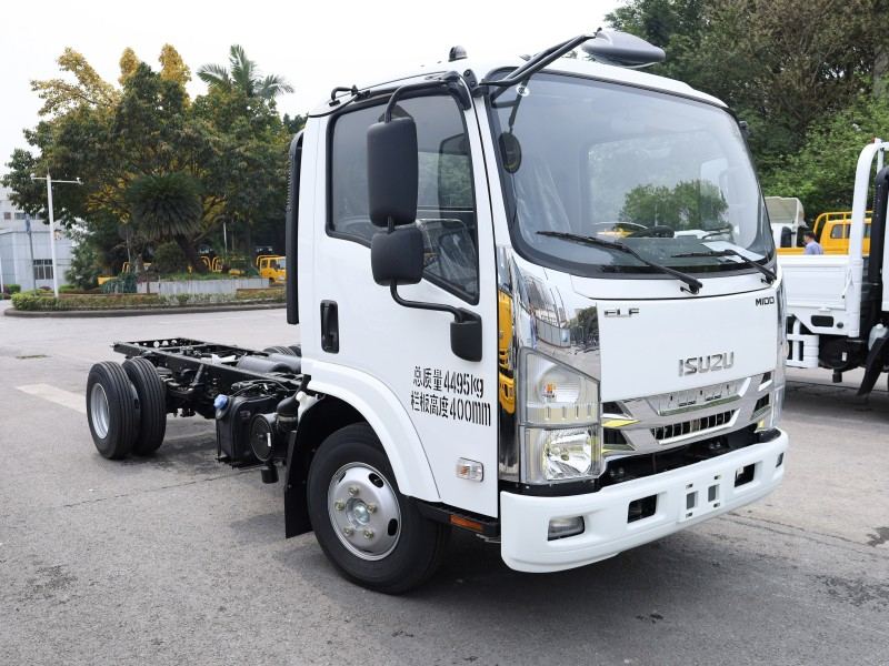 Isuzu M100 Light Truck – Boasting a Compact Build and Efficient Operation, Ideal for Urban Deliveries and Small Business Logistics
