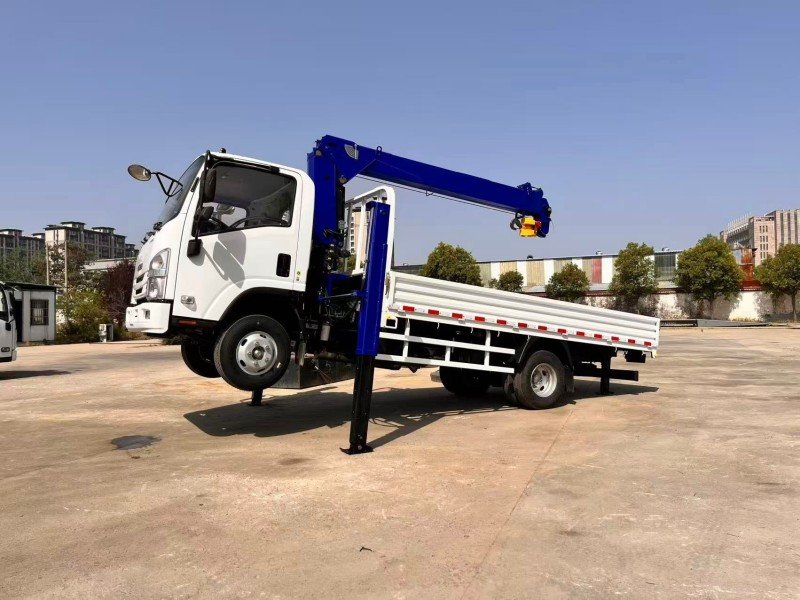 Isuzu KV100 Straight-Boom Crane Truck: A High-Efficiency Hoisting Solution for Logistics and Construction