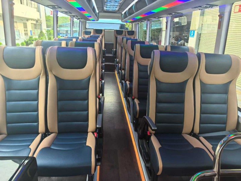 A powerful collaboration: High standards and Qingling join forces to support Maersk's zero-carbon demonstration project in Vietnam with electric heavy trucks.