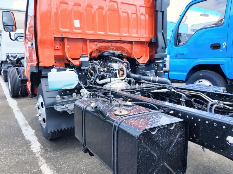 Hot Sale Euro 6 Diesel Isuzu NHR 100P 4x2 Single Cab Chassis Truck