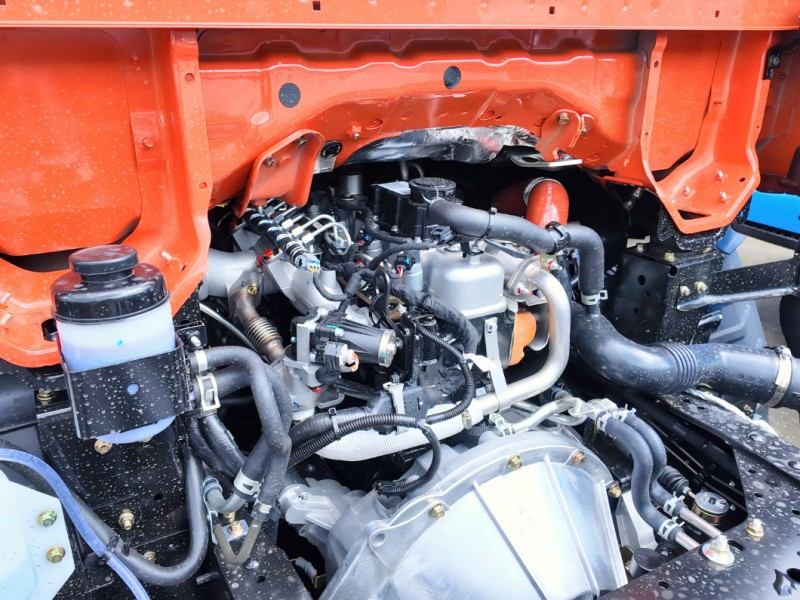 Hot Sale Euro 6 Diesel Isuzu NHR 100P 4x2 Single Cab Chassis Truck