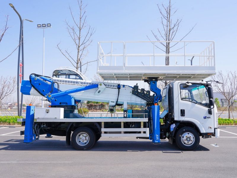 Isuzu 23‑Meter, 5‑Section Boom Large Aerial Work Platform Isuzu 23‑Meter, 5‑Section Boom Large Aerial Work Platform