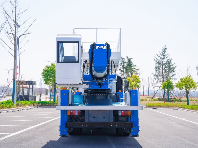 Isuzu 23‑Meter, 5‑Section Boom Large Aerial Work Platform Isuzu 23‑Meter, 5‑Section Boom Large Aerial Work Platform