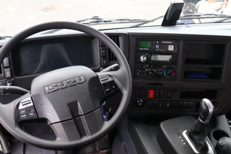 Isuzu Giga EVC61 Tractor Head Trucks for trailer