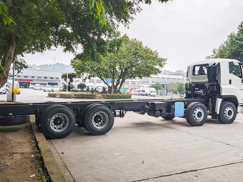 Isuzu Giga 8x4 12 wheels Cargo Tank Fire Truck chassis cab Isuzu Giga 8x4 12 wheels Cargo Tank Fire Truck chassis cab
