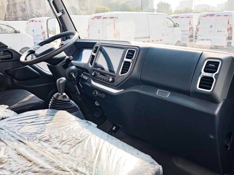 Quality Isuzu Wing Body Cargo Truck for Goods Transportation Quality Isuzu Wing Body Cargo Truck for Goods Transportation