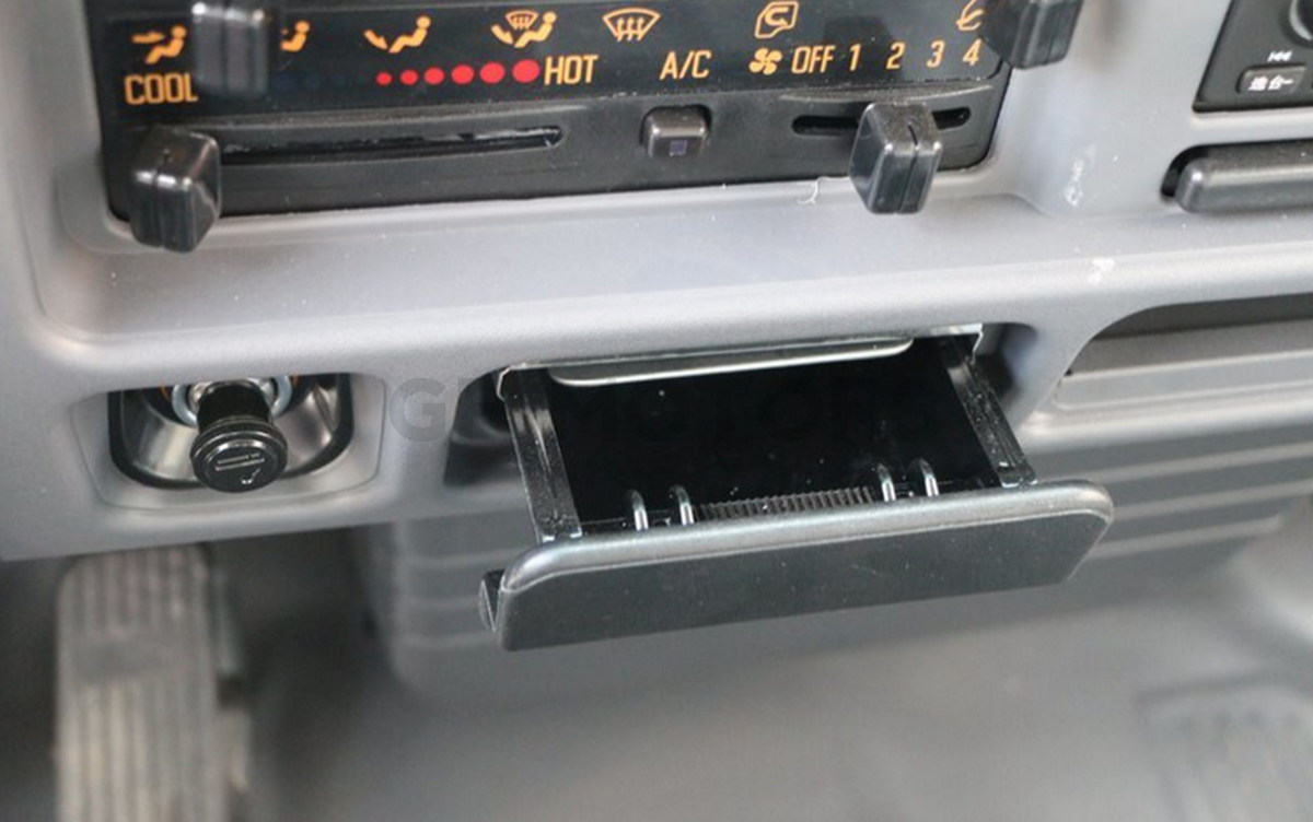 ISUZU NKR 100P CABIN CHASSIS TRUCK