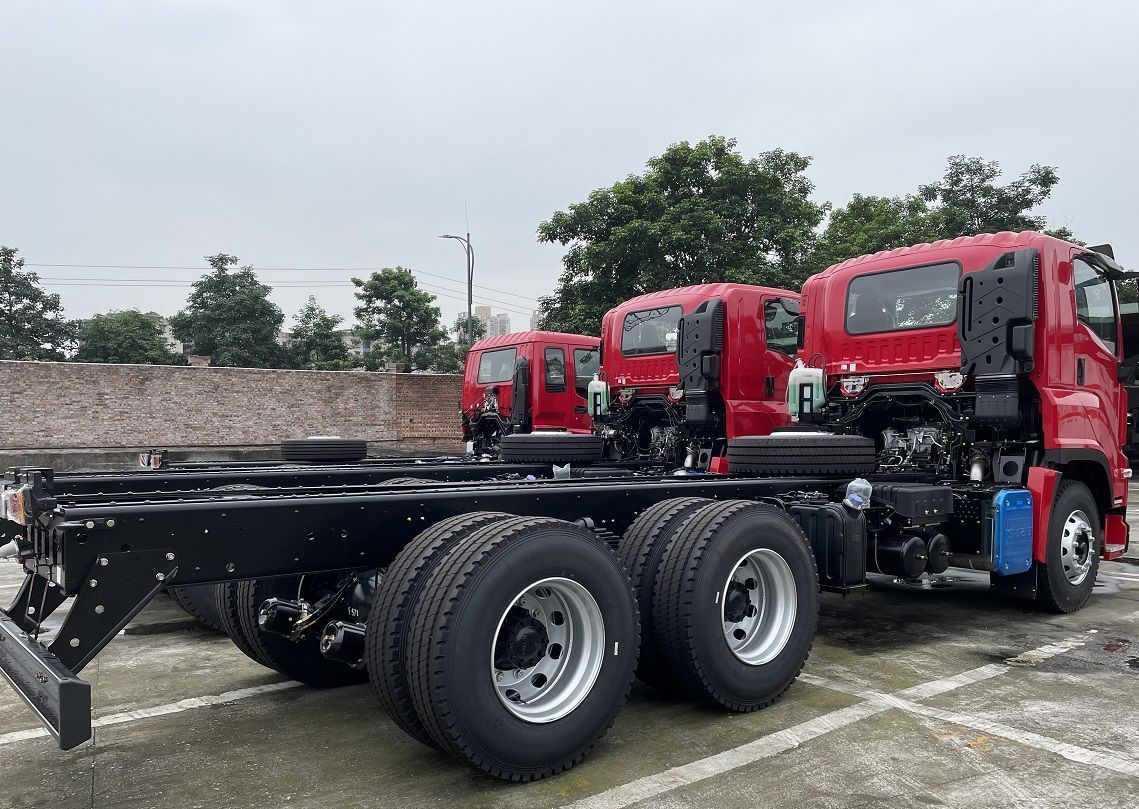 6 wheeler GIGA VC61 cabin chassis