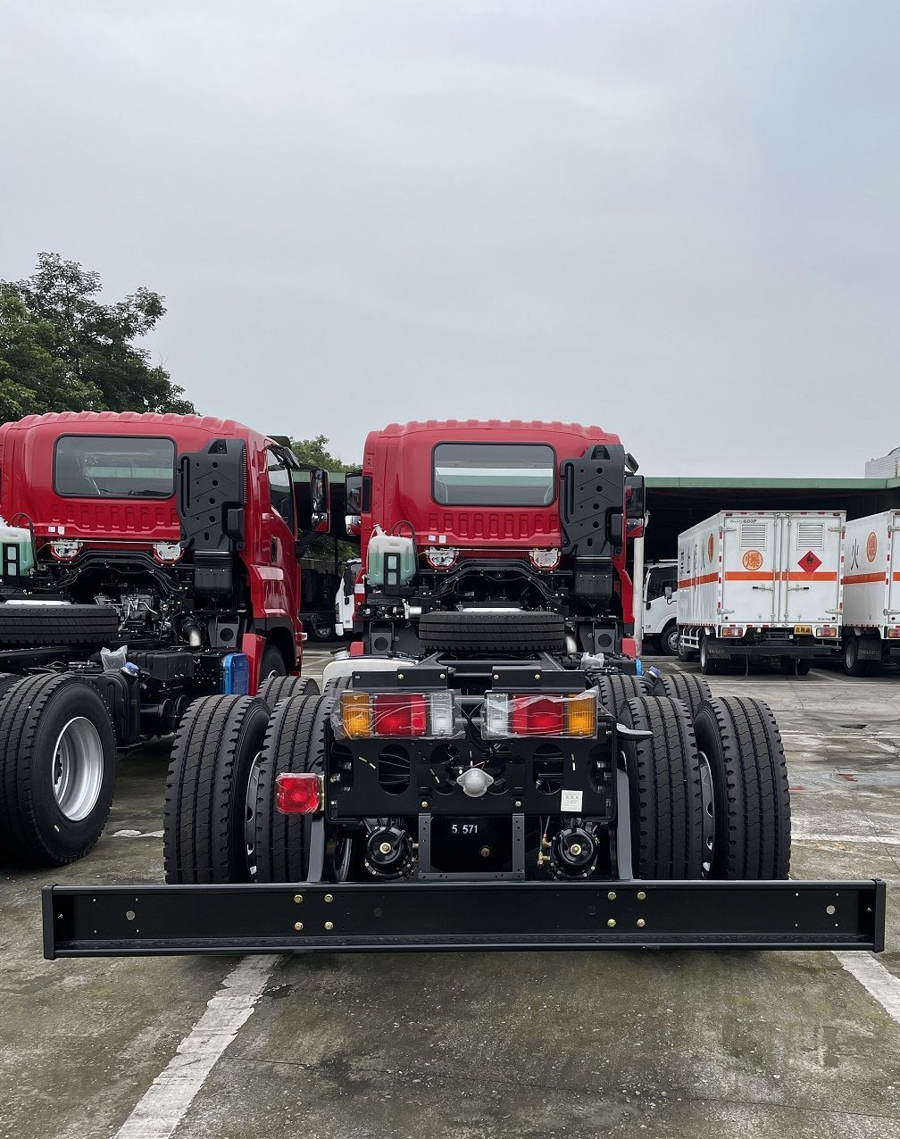 6 wheeler GIGA VC61 cabin chassis