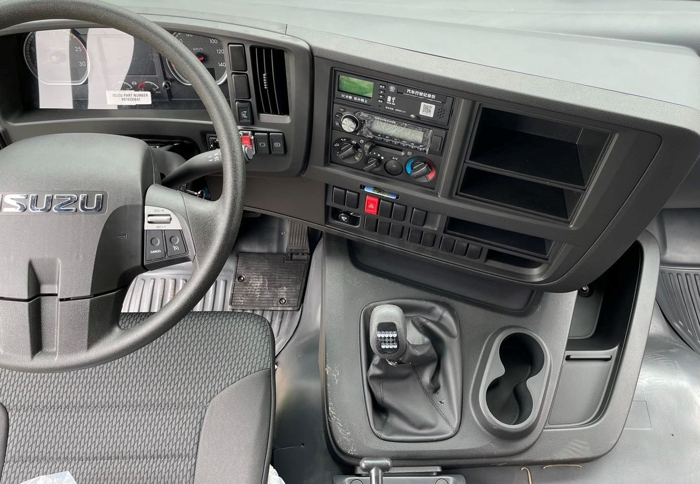 6 wheeler GIGA VC61 tractor head