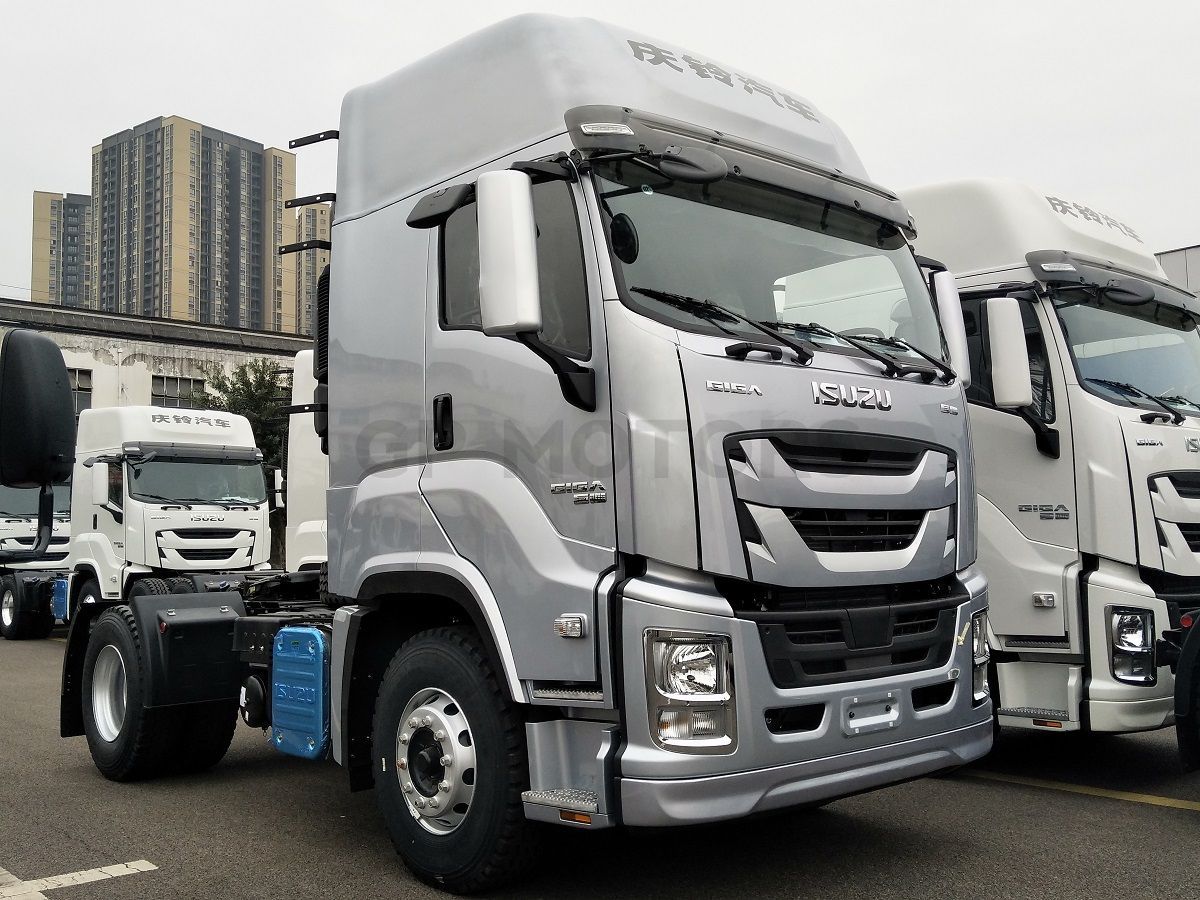 6 wheeler GIGA VC61 tractor head