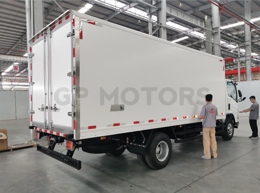 EURO IV ISUZU NPR 700P refrigerator truck