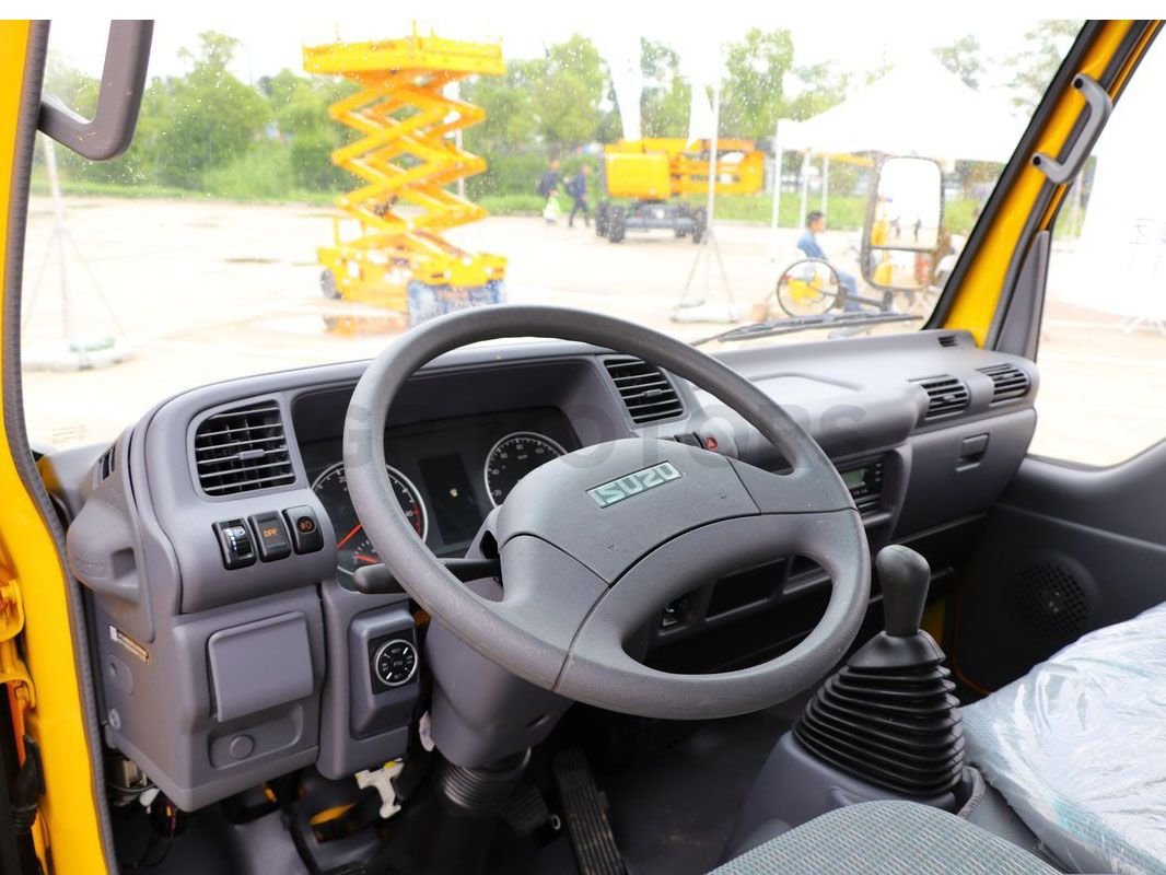 ISUZU NKR55 Cab-Chassis