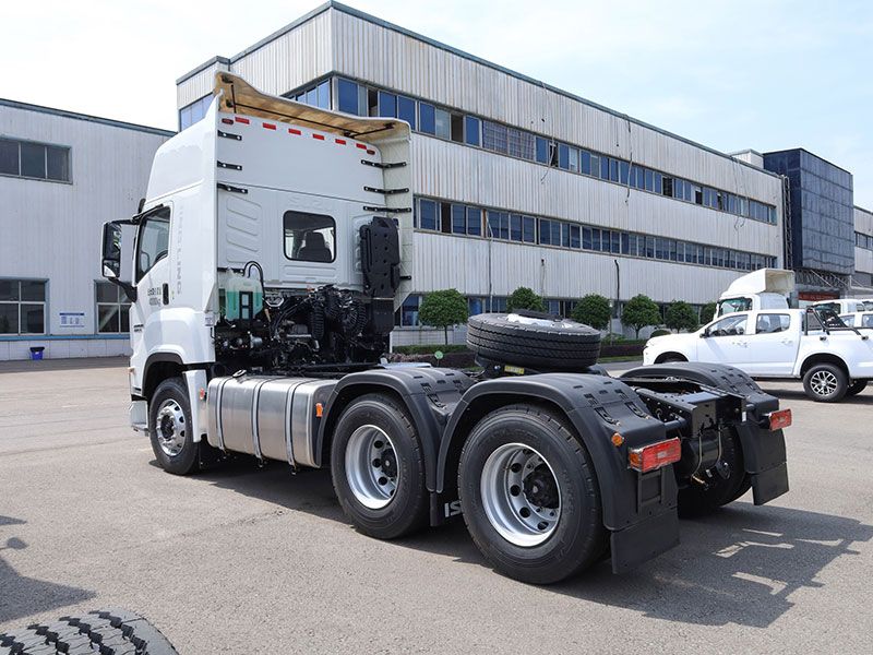 Isuzu 520hp Heavy Truck 6x4 Isuzu Tractor Head 10 wheels Trailer Truck for sale
