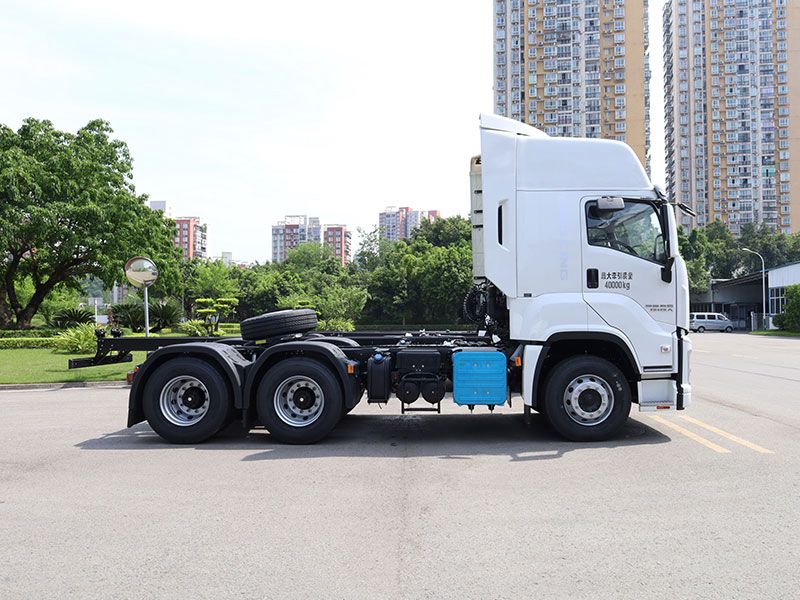 Isuzu 520hp Heavy Truck 6x4 Isuzu Tractor Head 10 wheels Trailer Truck for sale