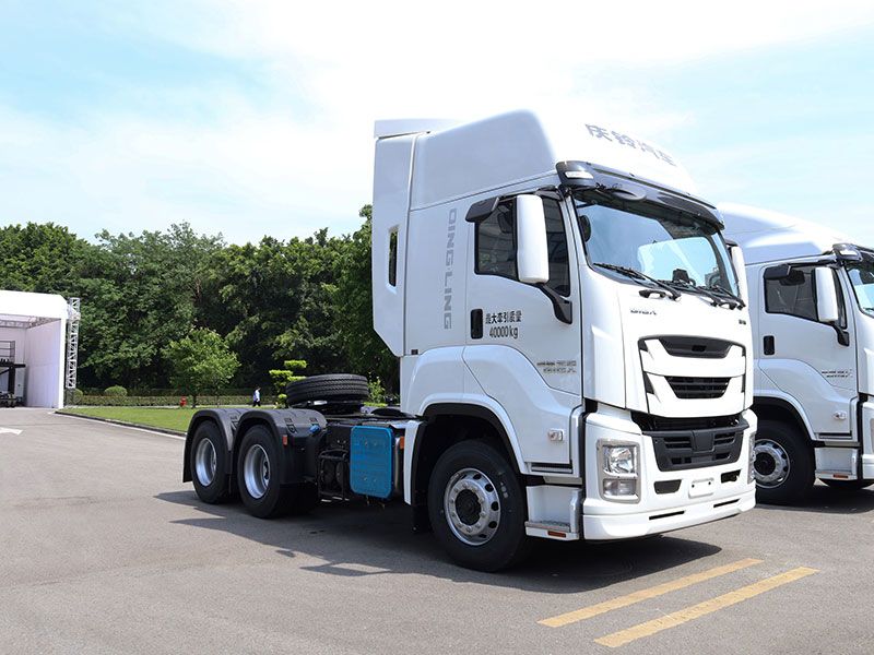 Isuzu 520hp Heavy Truck 6x4 Isuzu Tractor Head 10 wheels Trailer Truck for sale