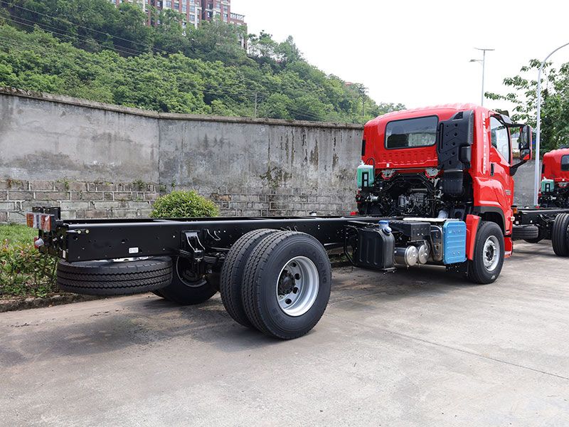 Isuzu GIGA VC61 6X4 tractor with Isuzu 6WG1 engine tractor head