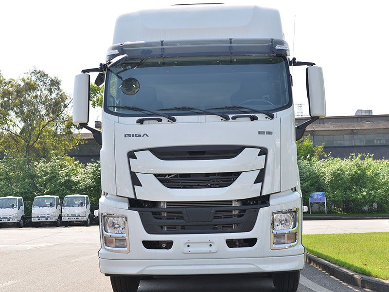 ISUZU GIGA 10 wheel cargo trucks manual transmission 8x4 LHD van trucks for sale