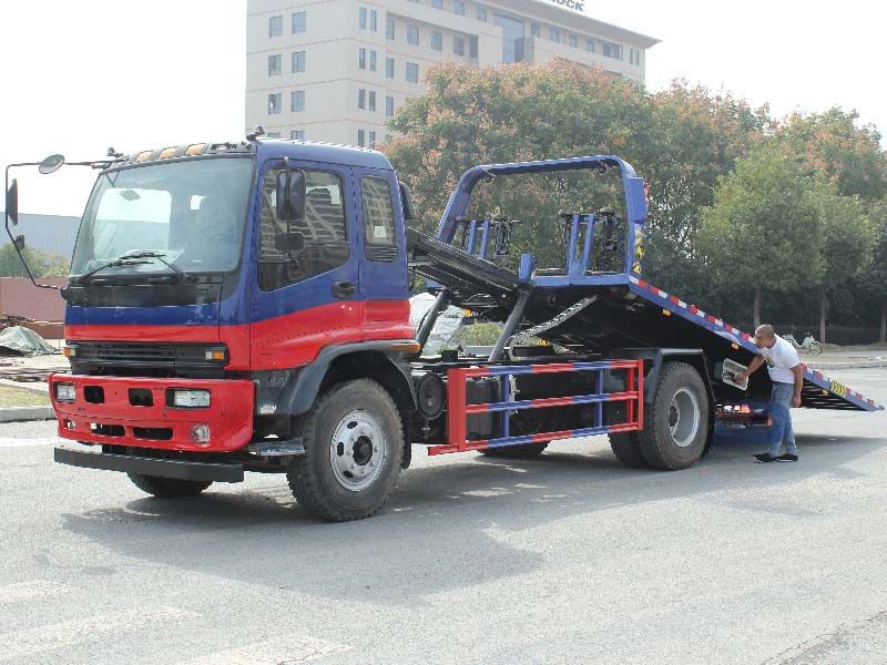 Qingling FVR road wrecker truck