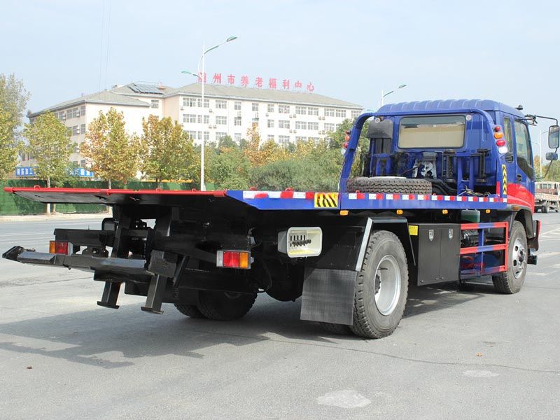 Qingling FVR road wrecker truck