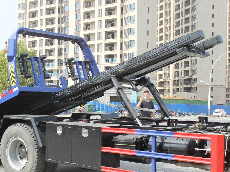 Qingling FVR road wrecker truck