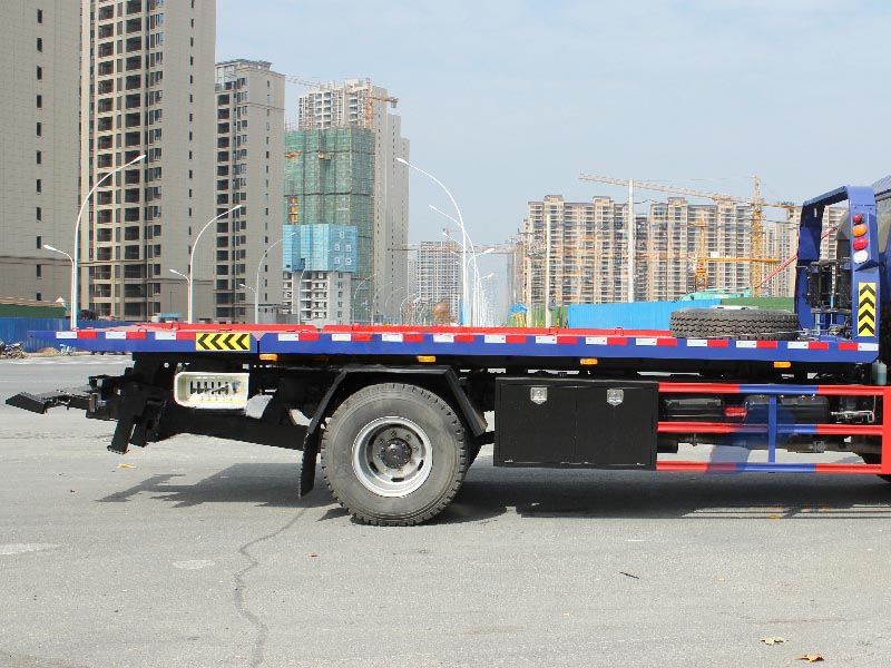 Qingling FVR road wrecker truck