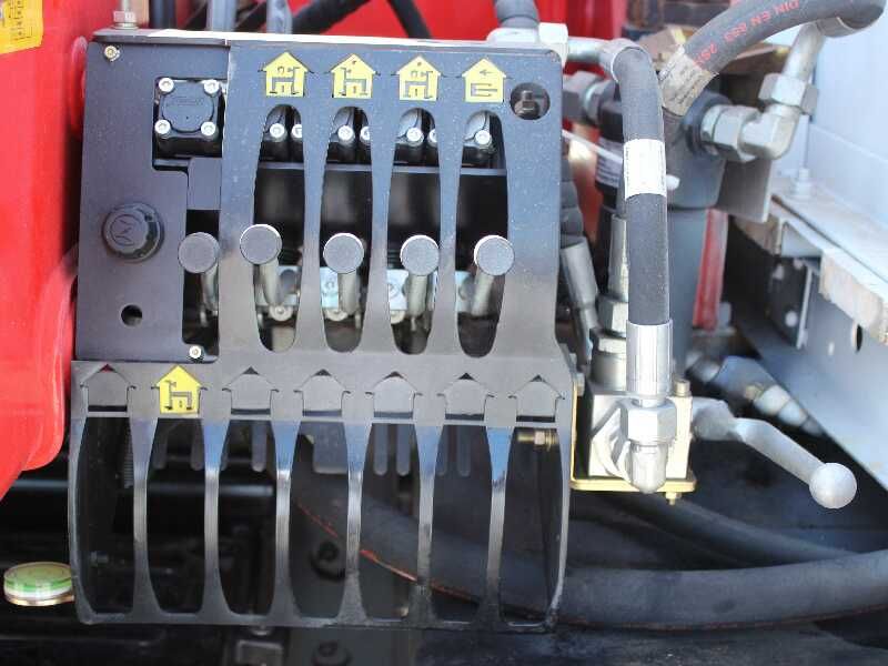 Boom crane control valve