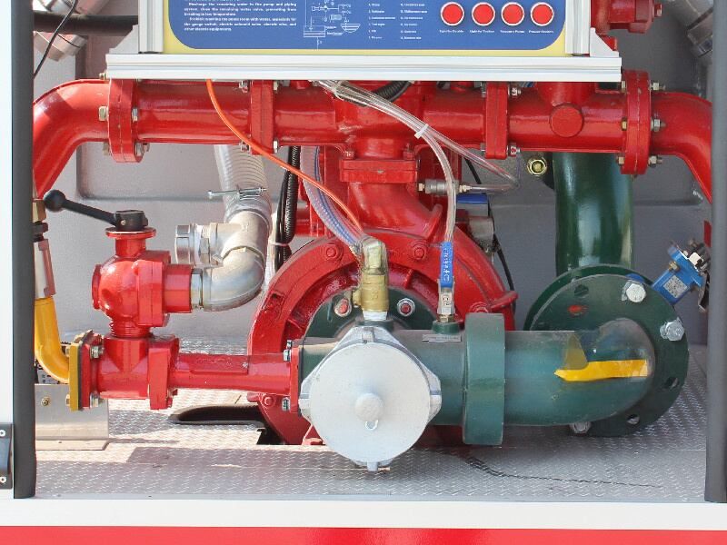 Qingling ELF / NPR Water Foam Fire Engine