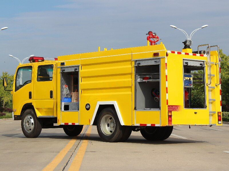 Qingling ELF / NPR Water Foam Fire Engine