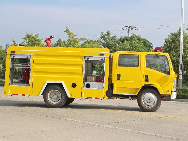 Qingling ELF / NPR Water Foam Fire Engine