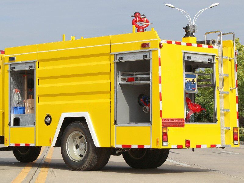 Qingling ELF / NPR Water Foam Fire Engine