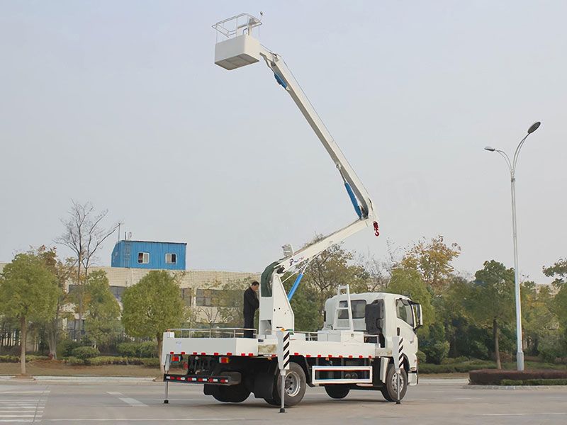 Qingling GIGA 16m manlifter truck