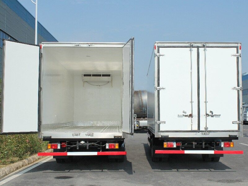 Qingling ELF freezer truck