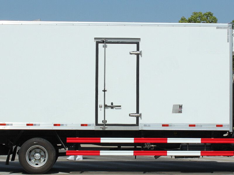 Qingling ELF freezer truck