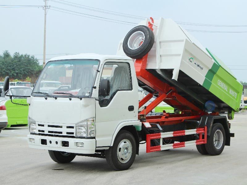 Qingling mini ELF hook loader truck