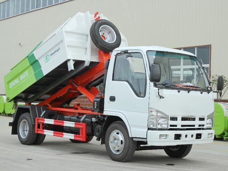 Qingling mini ELF hook loader truck