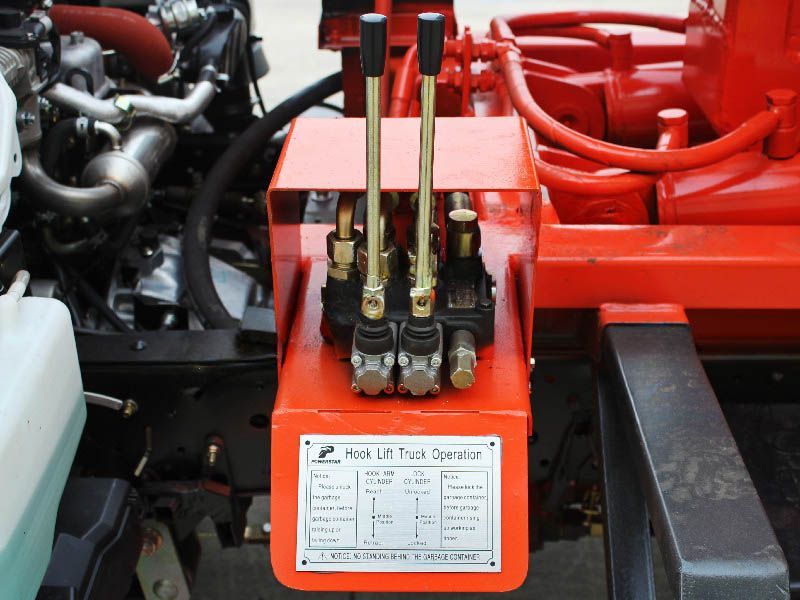 Qingling mini ELF hook loader truck