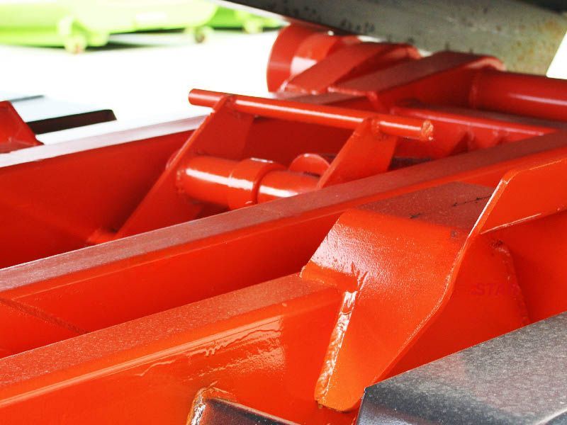 Qingling mini ELF hook loader truck