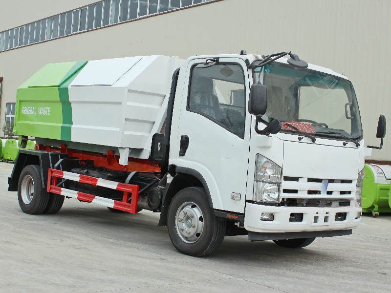 Qingling ELF/NPR hook lift garbage truck