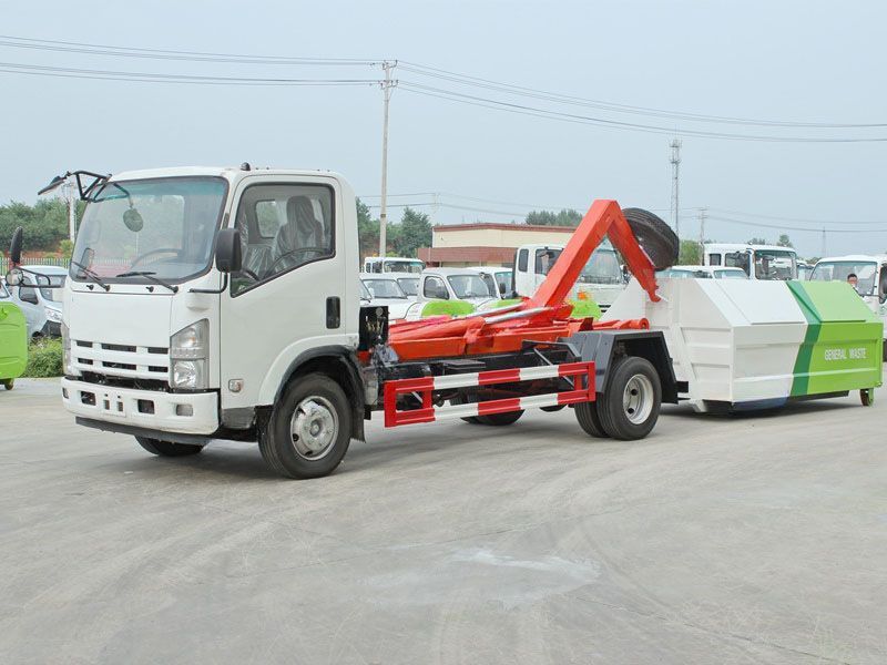 Qingling ELF/NPR hook lift garbage truck