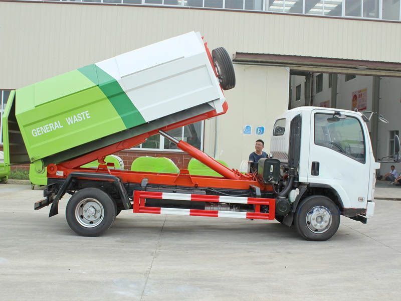 Qingling ELF/NPR hook lift garbage truck