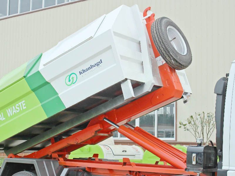 Qingling ELF/NPR hook lift garbage truck