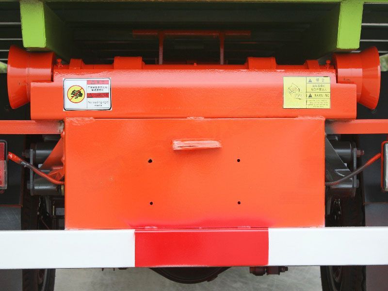 Qingling ELF/NPR hook lift garbage truck