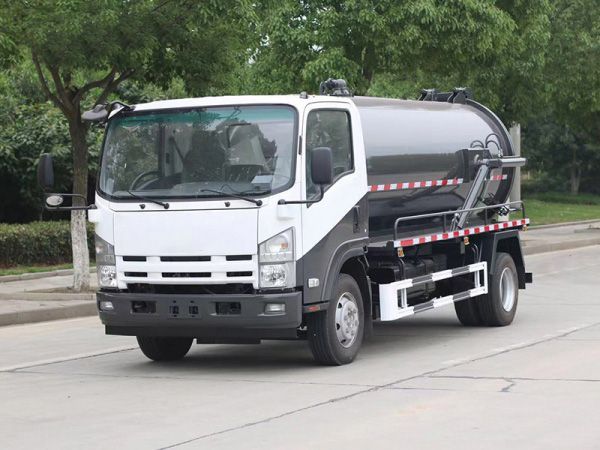 Qingling NPR sewage vacuum trucks